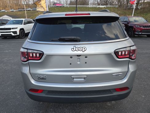 Certified 2022 Jeep Compass Latitude AWD/4WD image 4
