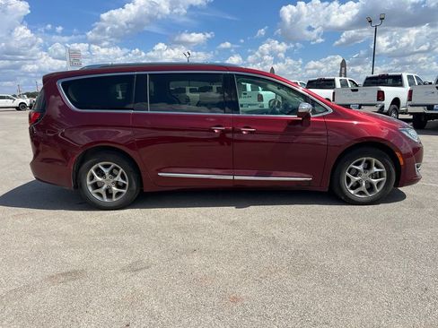 Used 2017 Chrysler Pacifica Limited w/ Advanced Safetytec Group FWD image 7