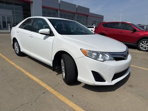 Used 2014 Toyota Camry LE image 11