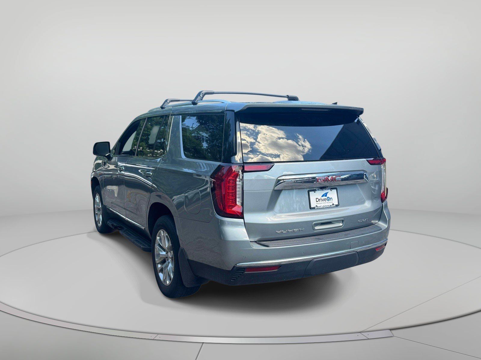 Used 2023 GMC Yukon SLT w/ SLT Premium Package AWD/4WD image 4