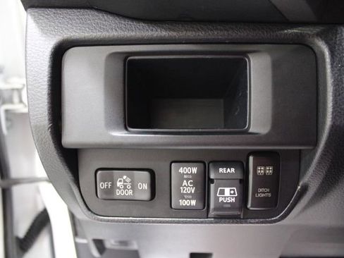 Used 2017 Toyota Tacoma TRD Off-Road w/ Premium & Technology Package image 44