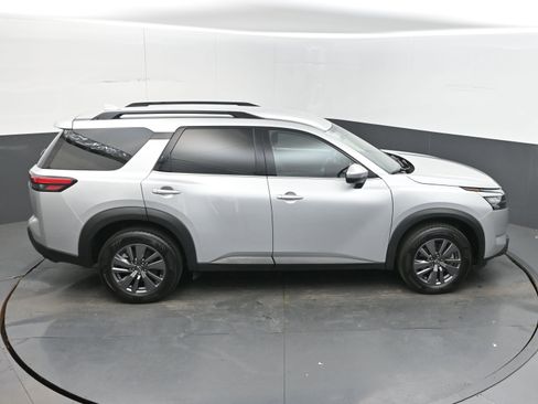 Used 2024 Nissan Pathfinder SV FWD image 38