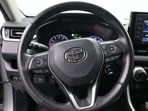 Used 2022 Toyota RAV4 XLE Premium image 14