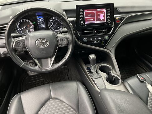 Used 2021 Toyota Camry SE w/ Convenience Package FWD image 11