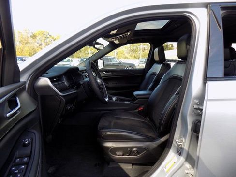 New 2024 Jeep Grand Cherokee L Altitude AWD/4WD image 16