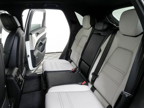 New 2026 Porsche Cayenne AWD/4WD image 23