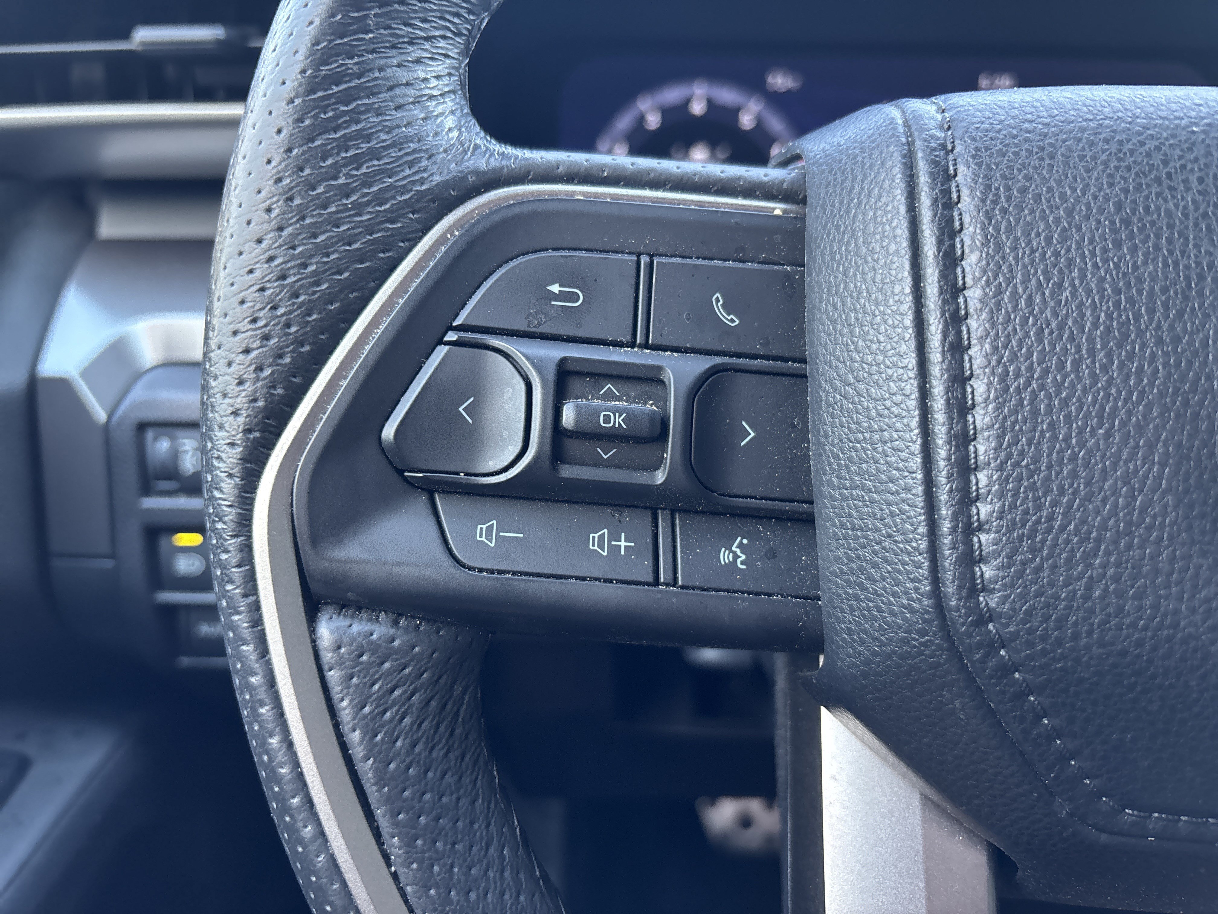 Used 2024 Toyota Tacoma TRD Sport w/ TRD Sport Premium Package AWD/4WD image 16