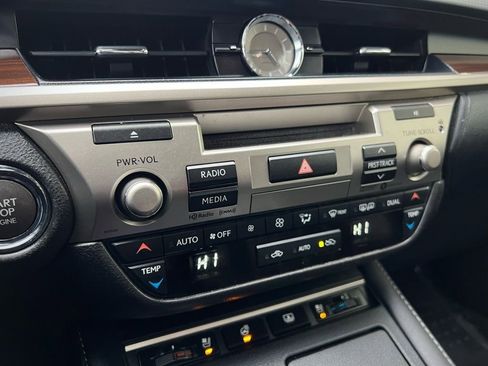 Used 2017 Lexus ES 350 w/ Luxury Package image 52