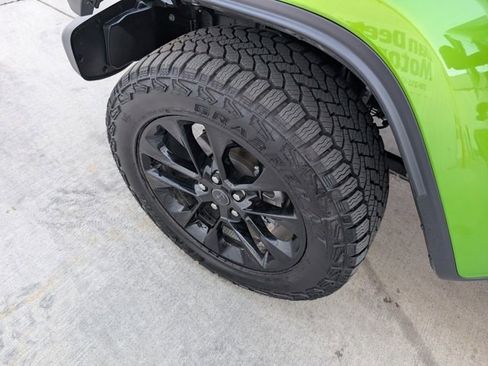 Used 2025 Jeep Gladiator Sport image 6