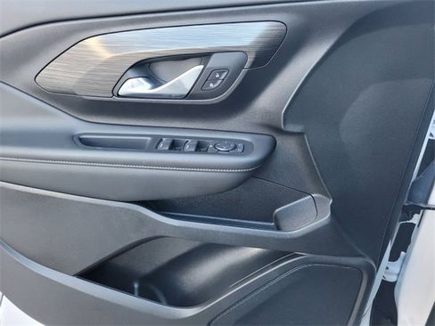 Used 2024 GMC Terrain SLE w/ Driver Convenience Package image 20