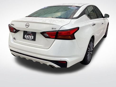 Used 2024 Nissan Altima 2.5 SV w/ SV Premium Package FWD image 11