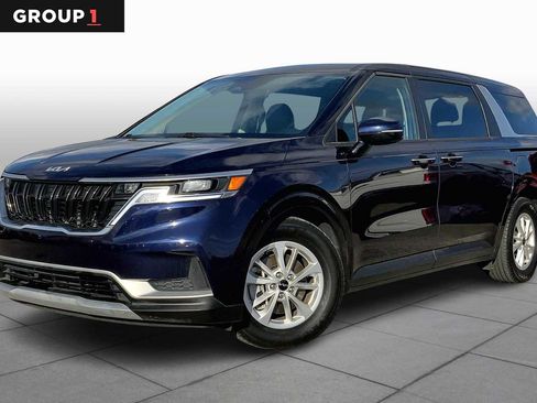 Used 2022 Kia Carnival LX image 1