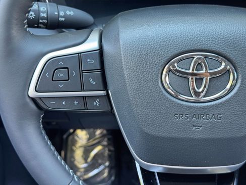 Used 2025 Toyota Highlander Platinum AWD/4WD image 22