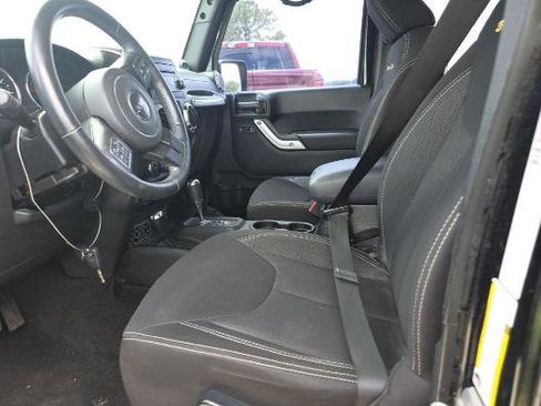 Used 2014 Jeep Wrangler Unlimited Sahara w/ Connectivity Group AWD/4WD image 4