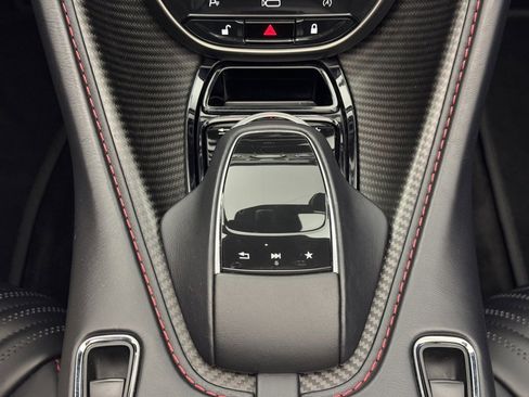 Used 2023 Aston Martin DB11 Volante image 34