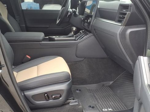 Used 2025 Lexus GX 550 AWD/4WD image 14