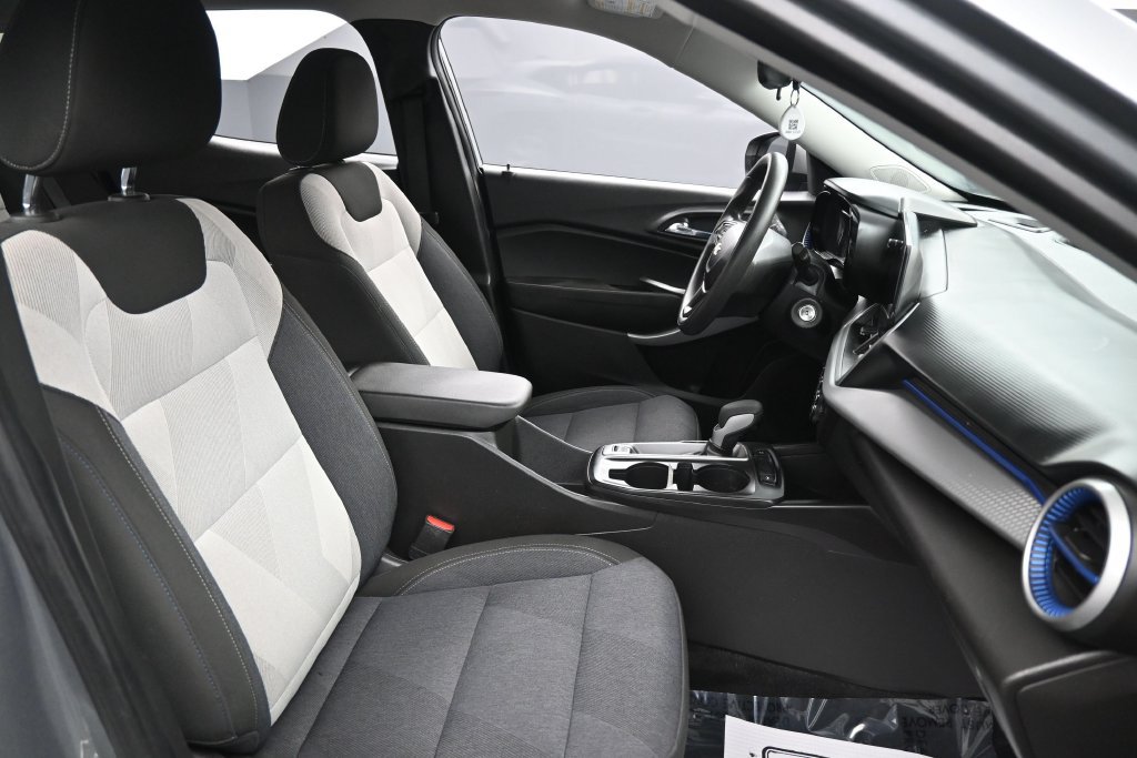 Used 2024 Chevrolet Trax LS w/ LS Convenience Package FWD image 29
