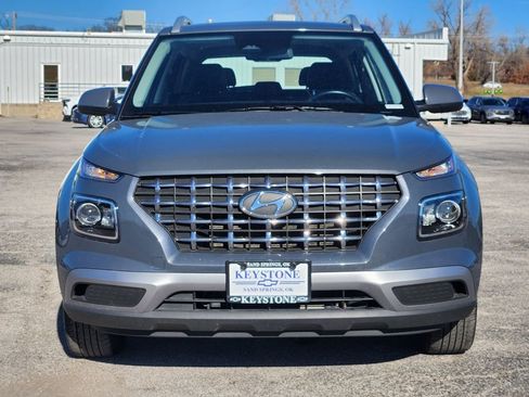 Used 2025 Hyundai Venue SEL FWD image 2