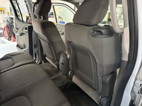 Used 2012 Nissan Frontier SV AWD/4WD image 37