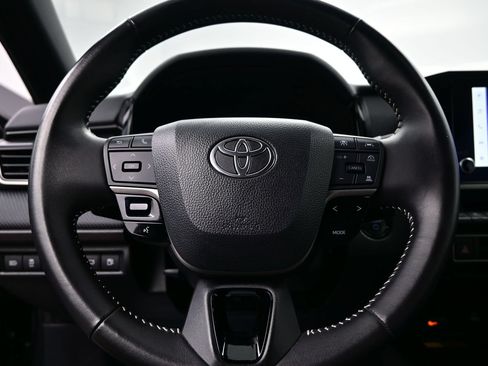 Used 2025 Toyota Camry SE FWD image 24