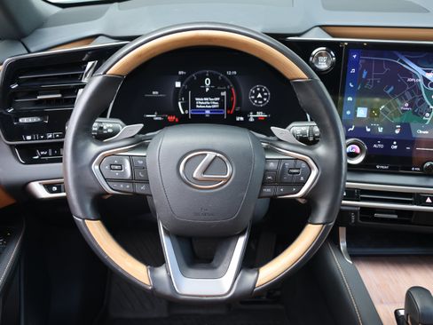 Used 2025 Lexus RX 350 Premium w/ Accessory Package (Z1) FWD image 17