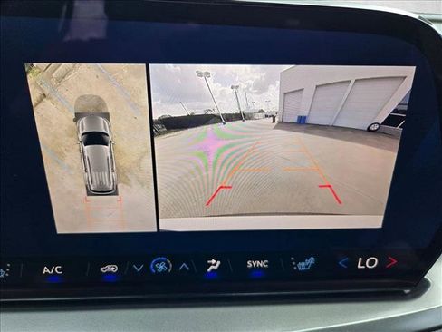 New 2026 Chevrolet Traverse LT image 14