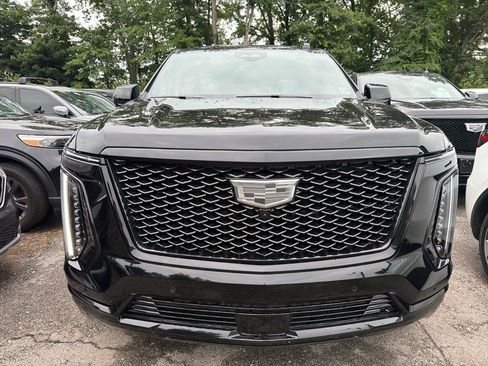 Used 2025 Cadillac Escalade ESV Sport Platinum w/ LPO, ONYX Package AWD/4WD image 2