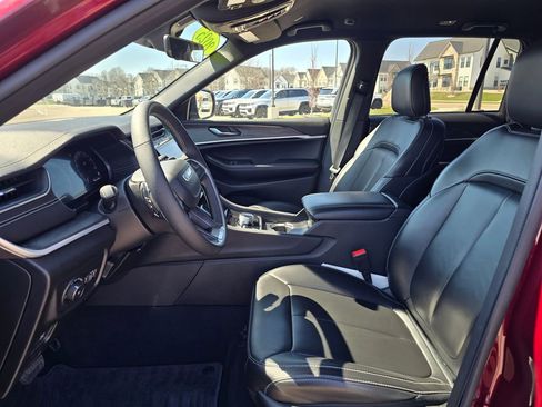 Used 2025 Jeep Grand Cherokee Limited image 5