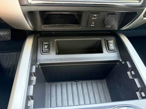 Used 2017 Nissan Titan SV image 18