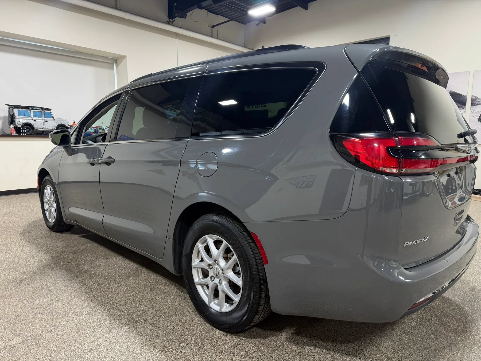 Used 2022 Chrysler Pacifica Touring-L FWD image 20