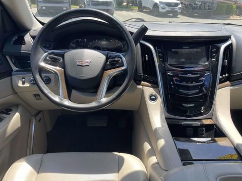 Used 2020 Cadillac Escalade Premium Luxury AWD/4WD image 22