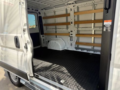 Used 2025 RAM ProMaster 2500 w/ U-Haul Equipment Group FWD image 13