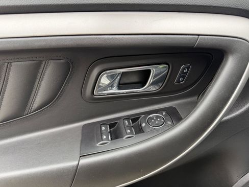 Used 2017 Ford Taurus SEL w/ Equipment Group 201A FWD image 10
