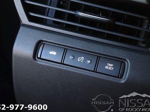 Used 2024 Nissan Altima 2.5 SV image 24