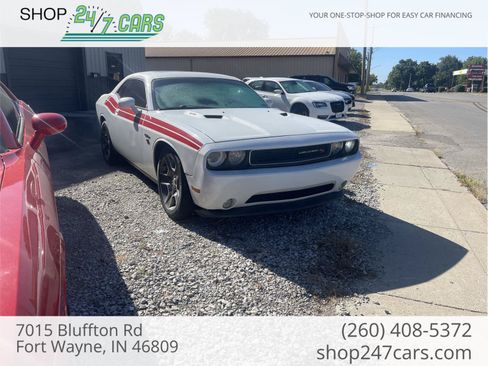 Used 2014 Dodge Challenger R/T RWD image 1