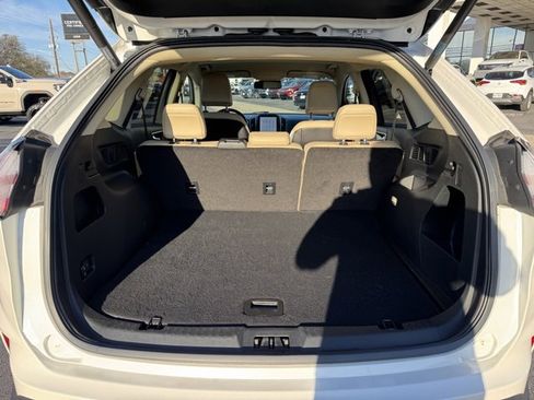Used 2021 Ford Edge SEL w/ Convenience Package image 16