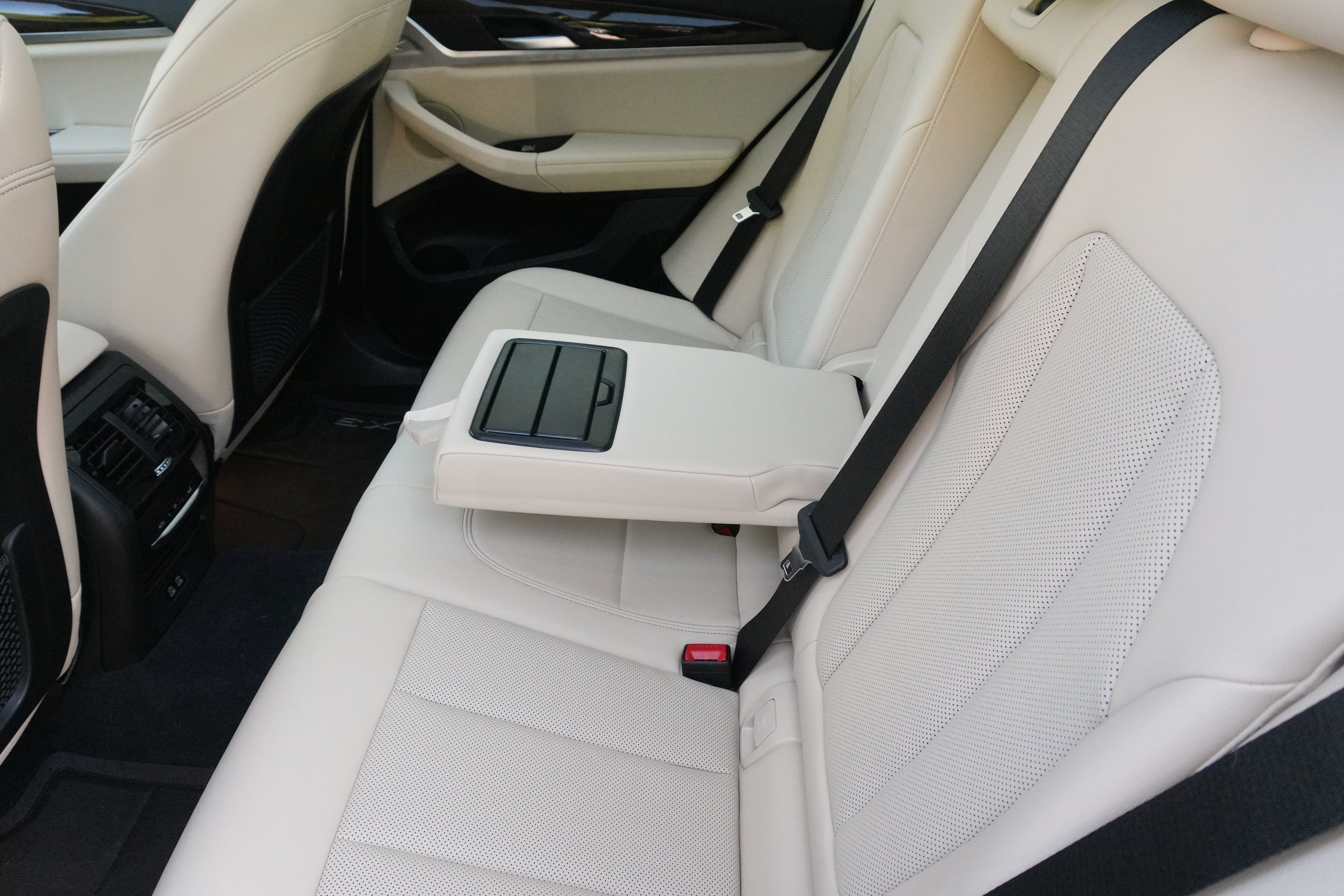 Certified 2024 BMW X3 sDrive30i w/ Convenience Package RWD image 35