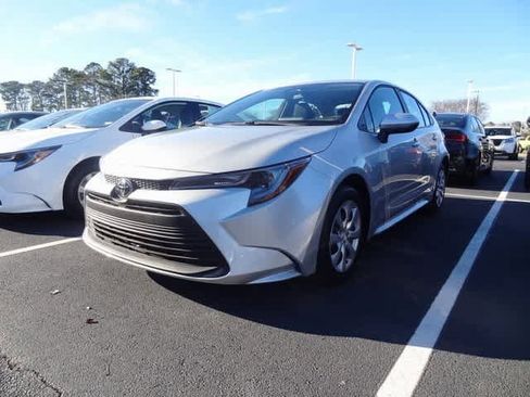 Used 2025 Toyota Corolla LE image 1