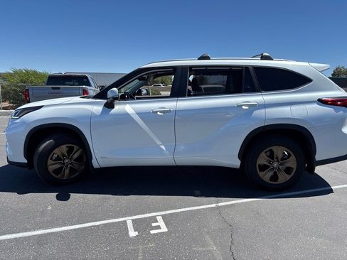 Used 2023 Toyota Highlander Bronze Edition AWD/4WD image 8