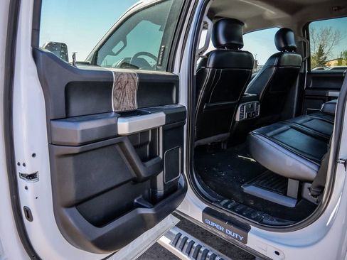 Used 2017 Ford F250 Lariat w/ Chrome Package image 21