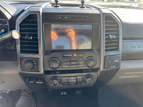 Used 2019 Ford F250 XLT w/ Snow Plow Prep Package AWD/4WD image 17