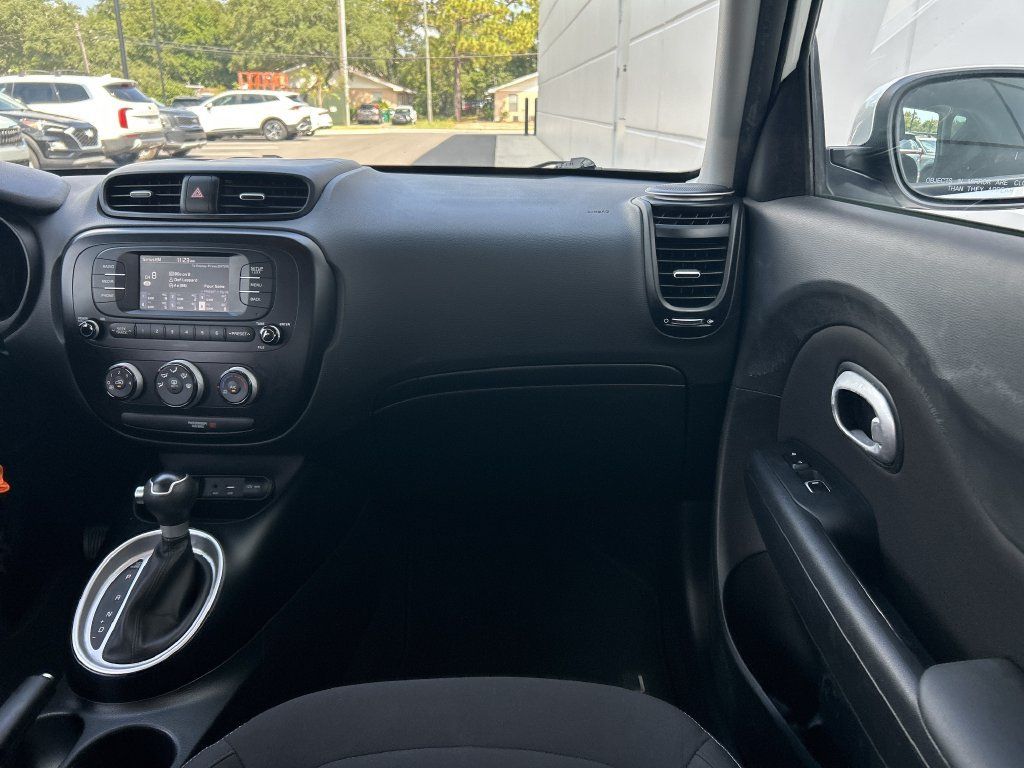 Used 2018 Kia Soul FWD image 18