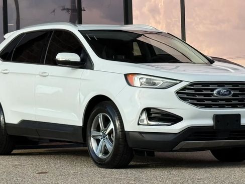 Used 2019 Ford Edge SEL w/ Equipment Group 201A FWD image 17