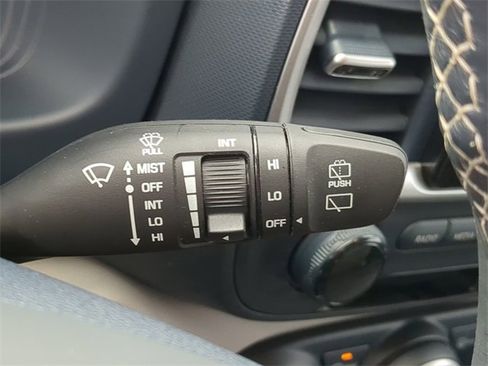 Used 2023 Hyundai Venue Limited image 22