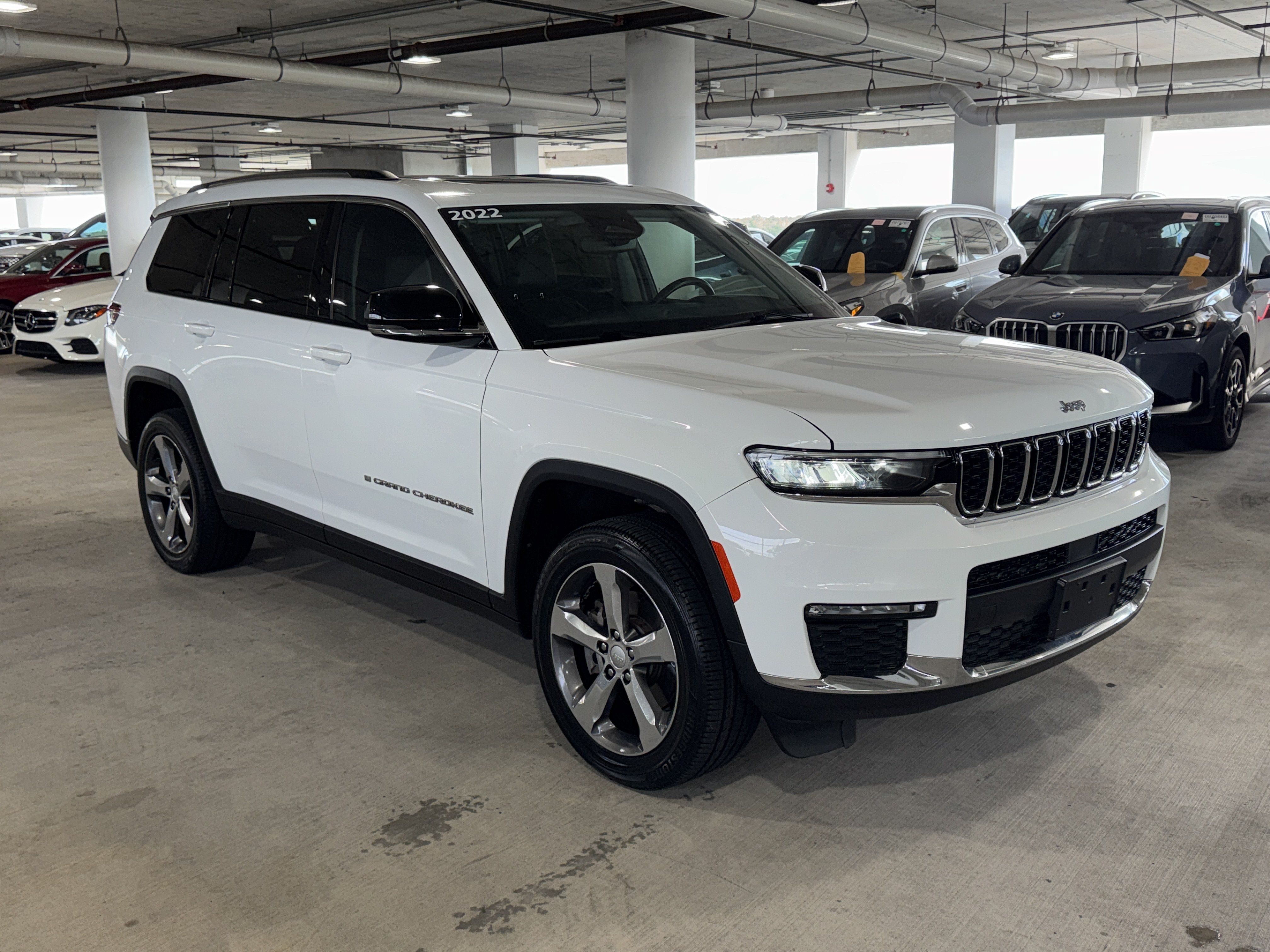 Used 2022 Jeep Grand Cherokee L Limited RWD image 2