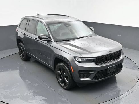 Used 2023 Jeep Grand Cherokee Altitude AWD/4WD image 21