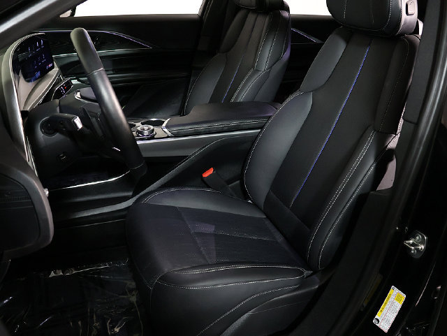 Used 2024 Cadillac Lyriq Luxury AWD/4WD image 4