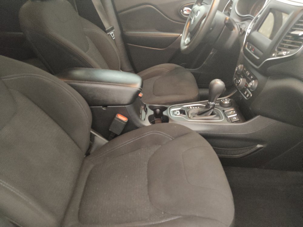 Used 2019 Jeep Cherokee Latitude w/ Popular Appearance Group AWD/4WD image 21