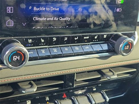 Used 2024 Chevrolet Colorado Z71 w/ Z71 Convenience Package 2 image 27