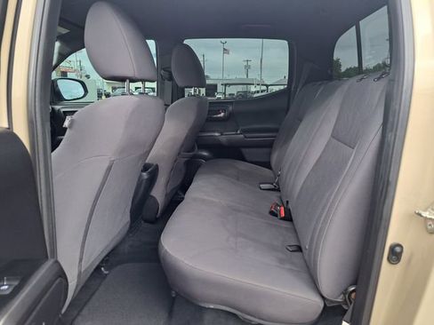 Used 2019 Toyota Tacoma TRD Off-Road image 15